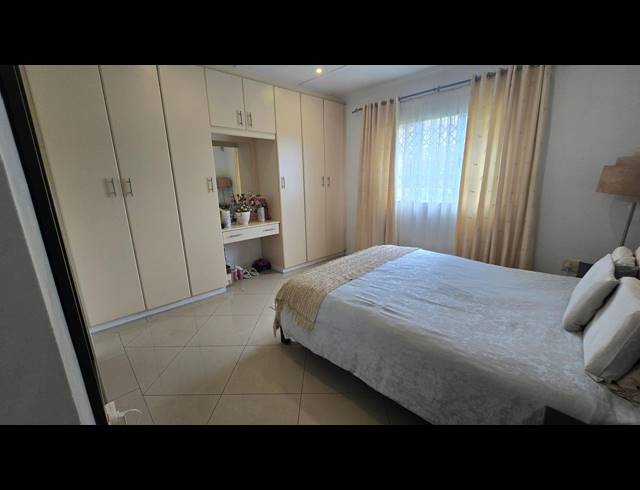 3 BEDROOM SIMPLEX TO LET IN BROADLANDS